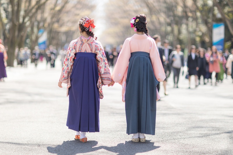 大学を卒業する学生