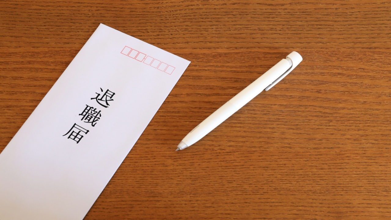 退職届とペン
